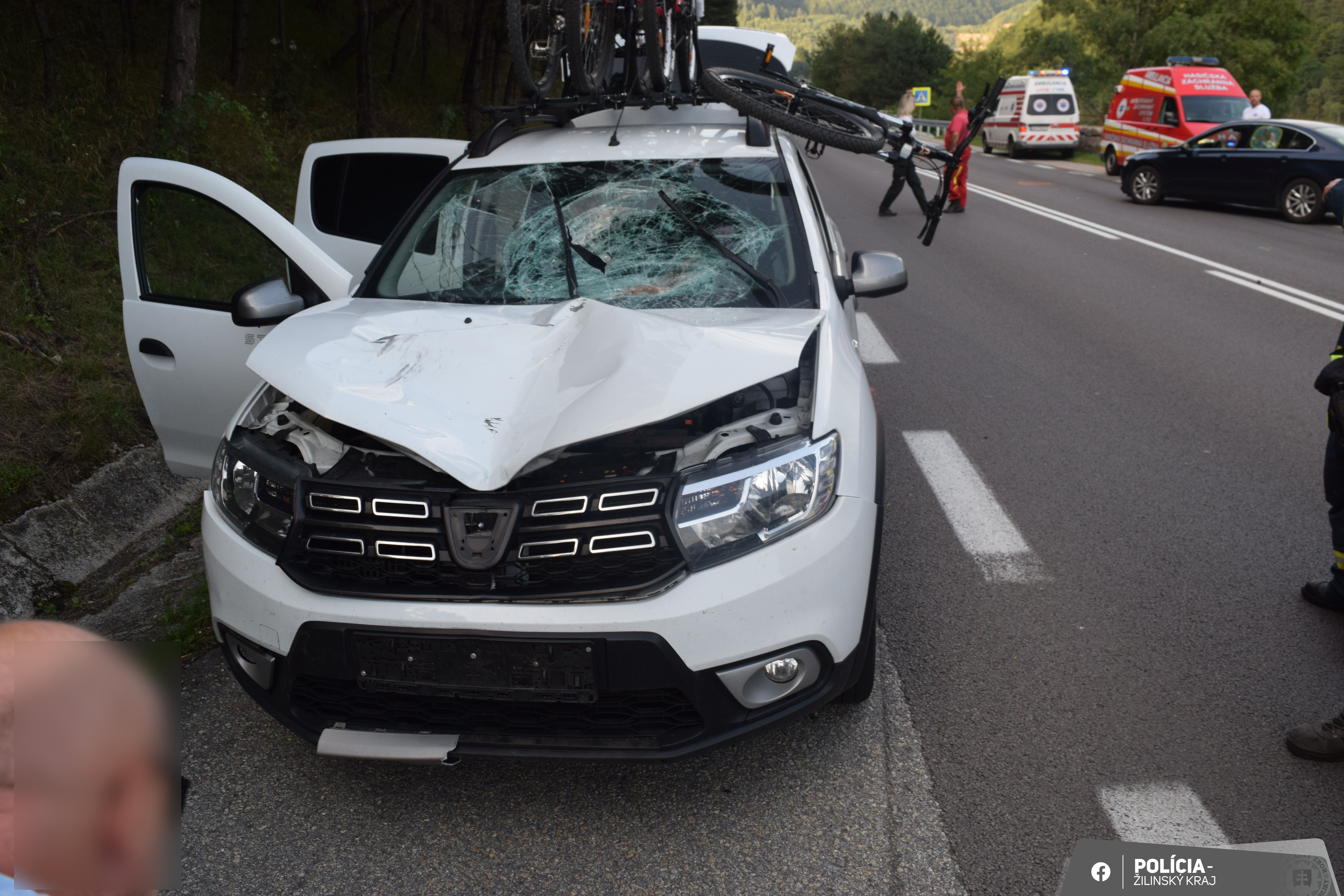TRAGÉDIA: Chodec skončil pod kolesami auta