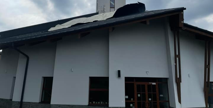 Verejná zbierka na poškodenú strechu po búrke na pútnickom mieste