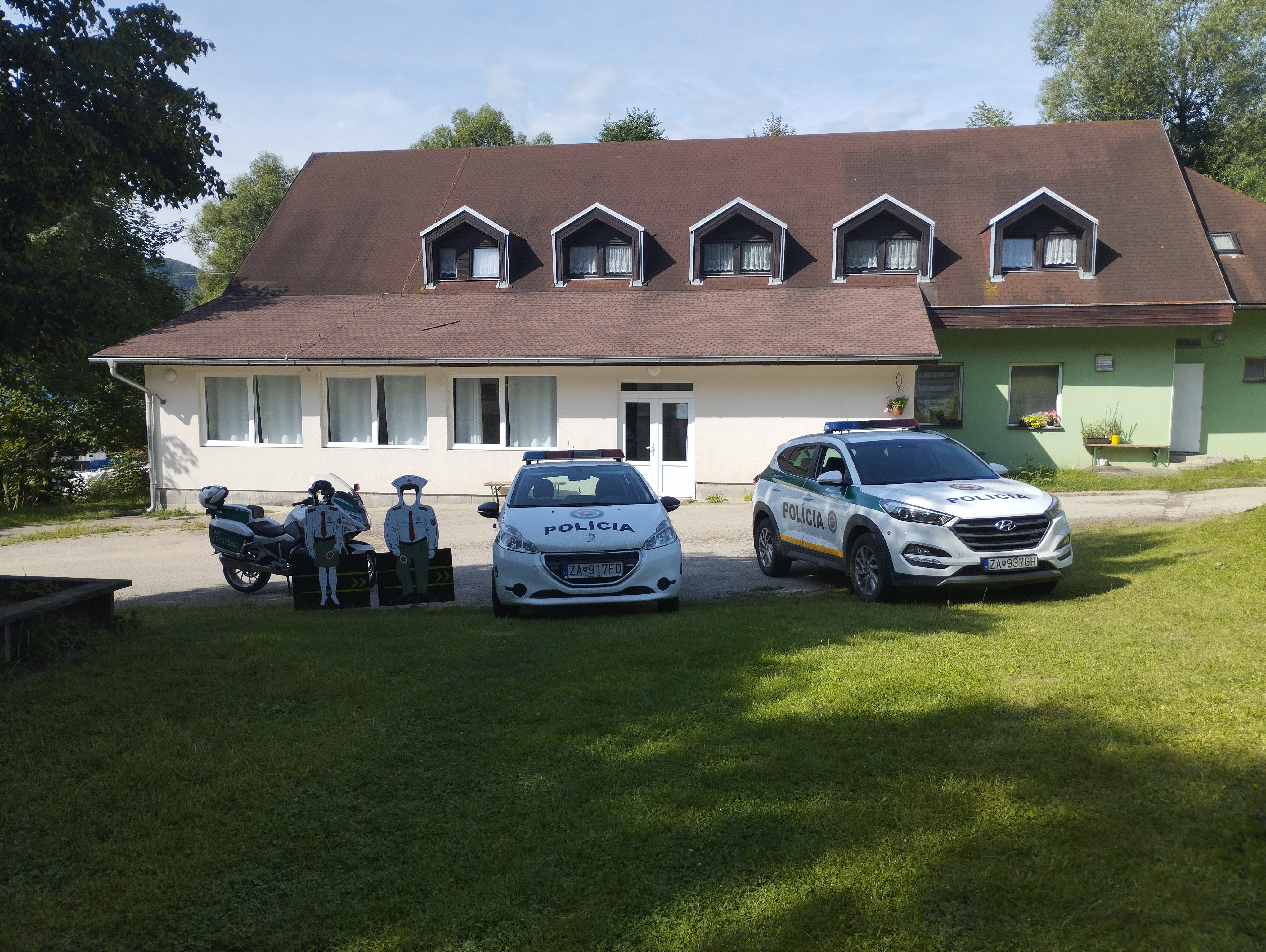 Policajti prekvapili deti v detskom tábore