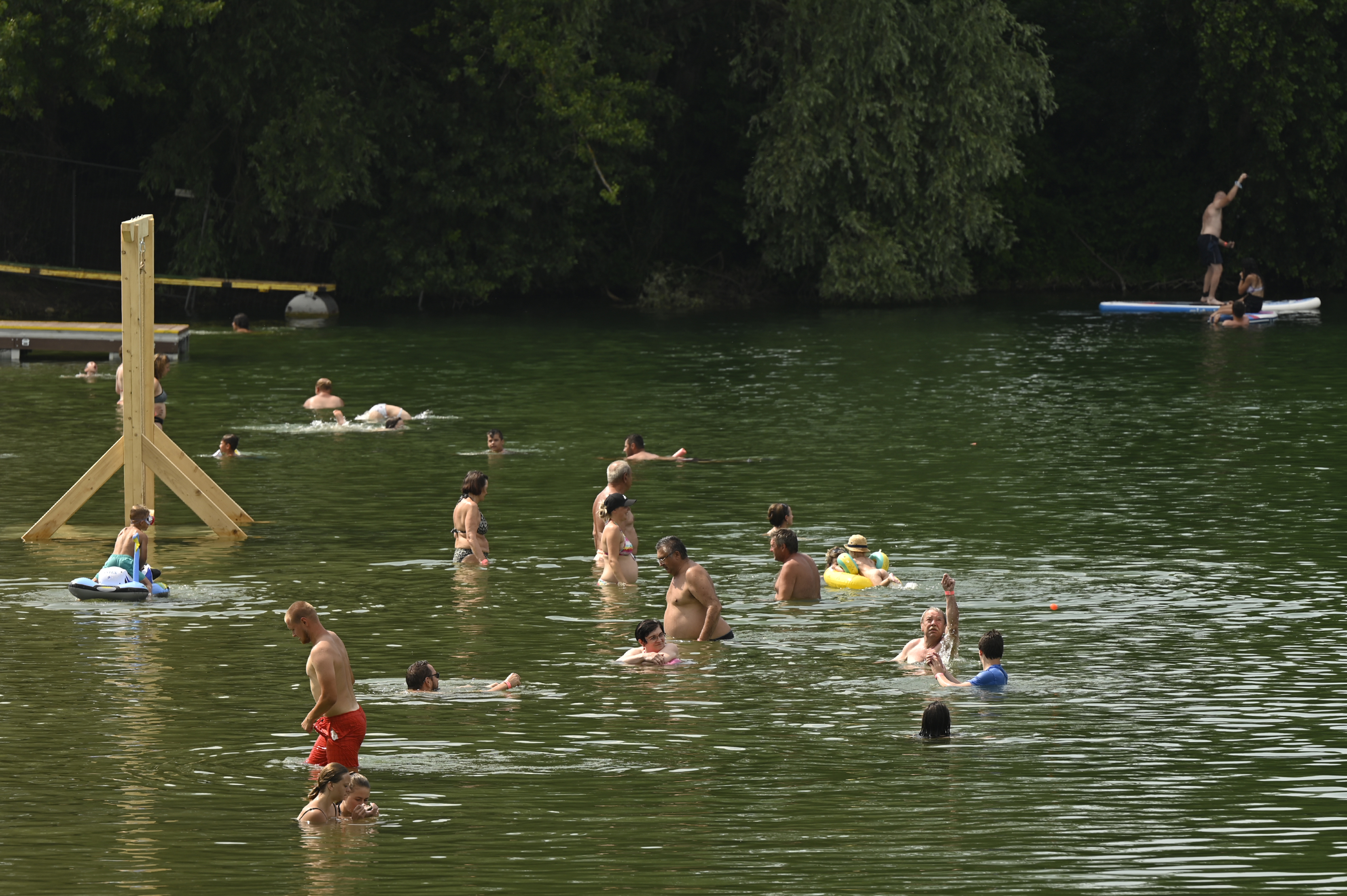 Zlá správa uprostred leta. Kúpanie v tomto jazere môže spôsobiť vážne problémy, varuje lekárka