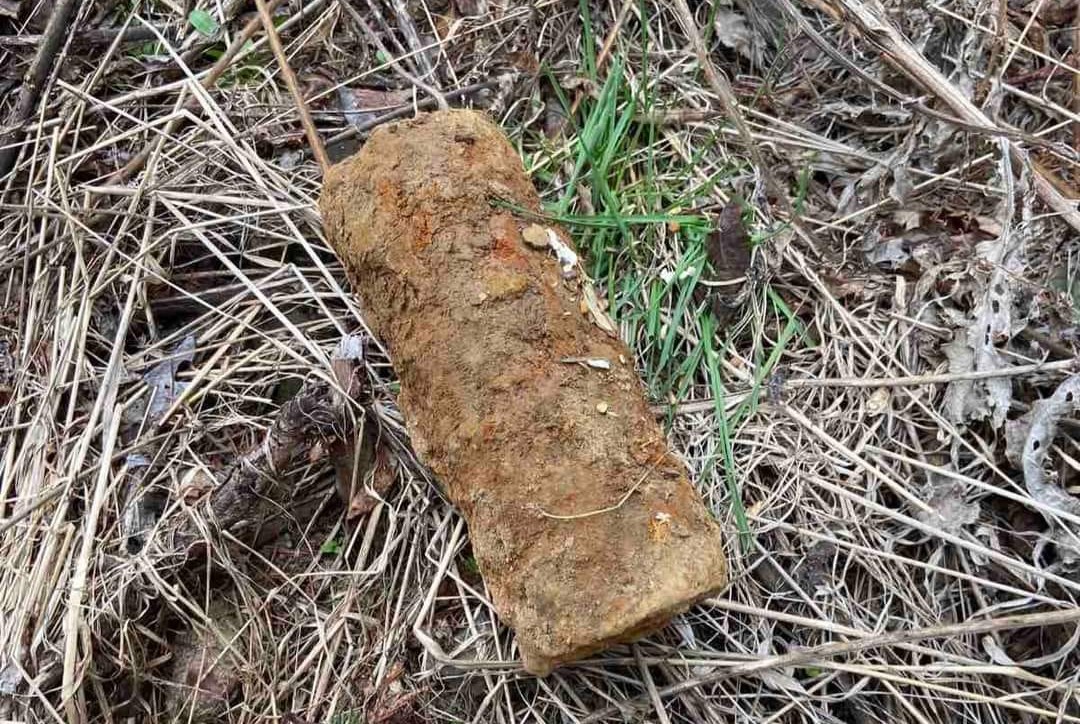 Pri obci Havranec našli v lese 19 granátov z obdobia 2. svetovej vojny