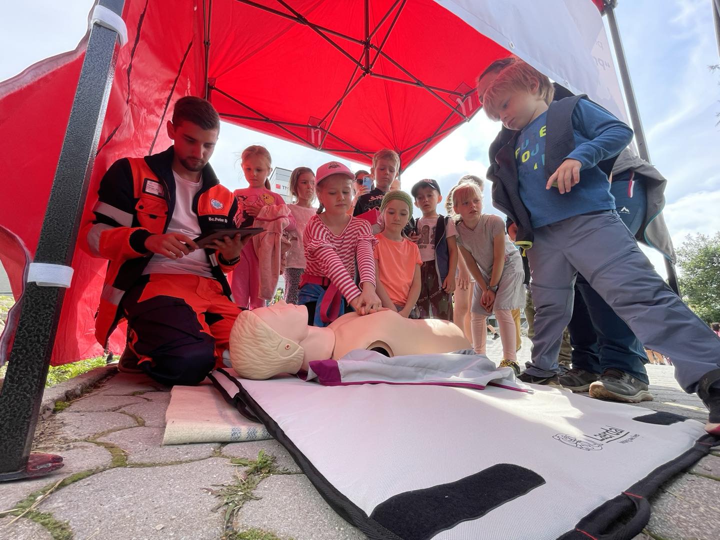 Zachraňovať ľudské životy  sa vo Vysokých Tatrách učia aj deti