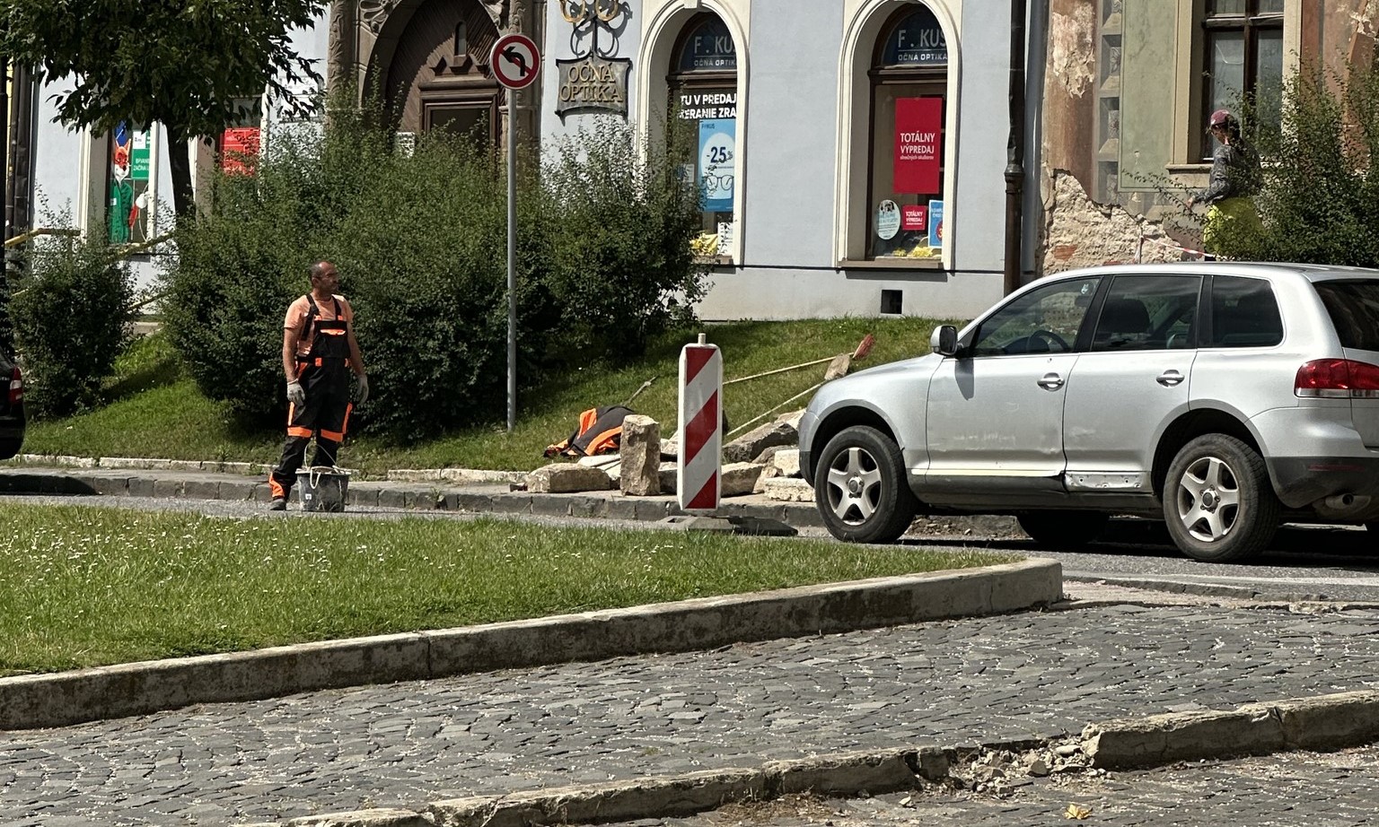 Parkovanie na chodníku či mimo vyznačeného miesta? V Levoči na to môžete rovno zabudnúť