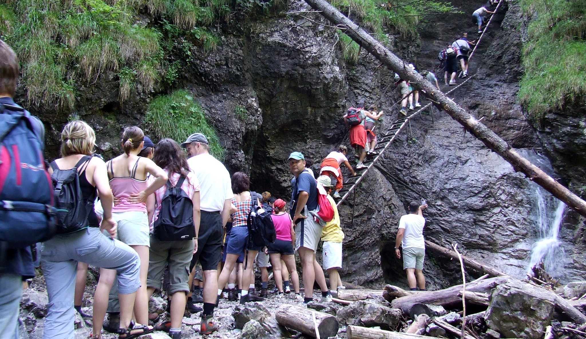 Novinka v Slovenskom raji: Turistom pomôže vo veľkej premávke semafor