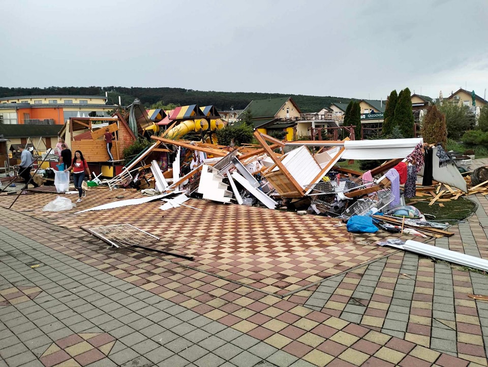 Vyčíňalo v Podhájskej tornádo? Termálne kúpalisko je zdevastované