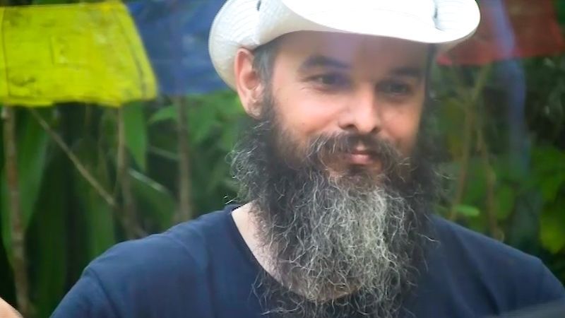 Polícia eskortovala z Filipín guru Járu odsúdeného za znásilnenie študentiek