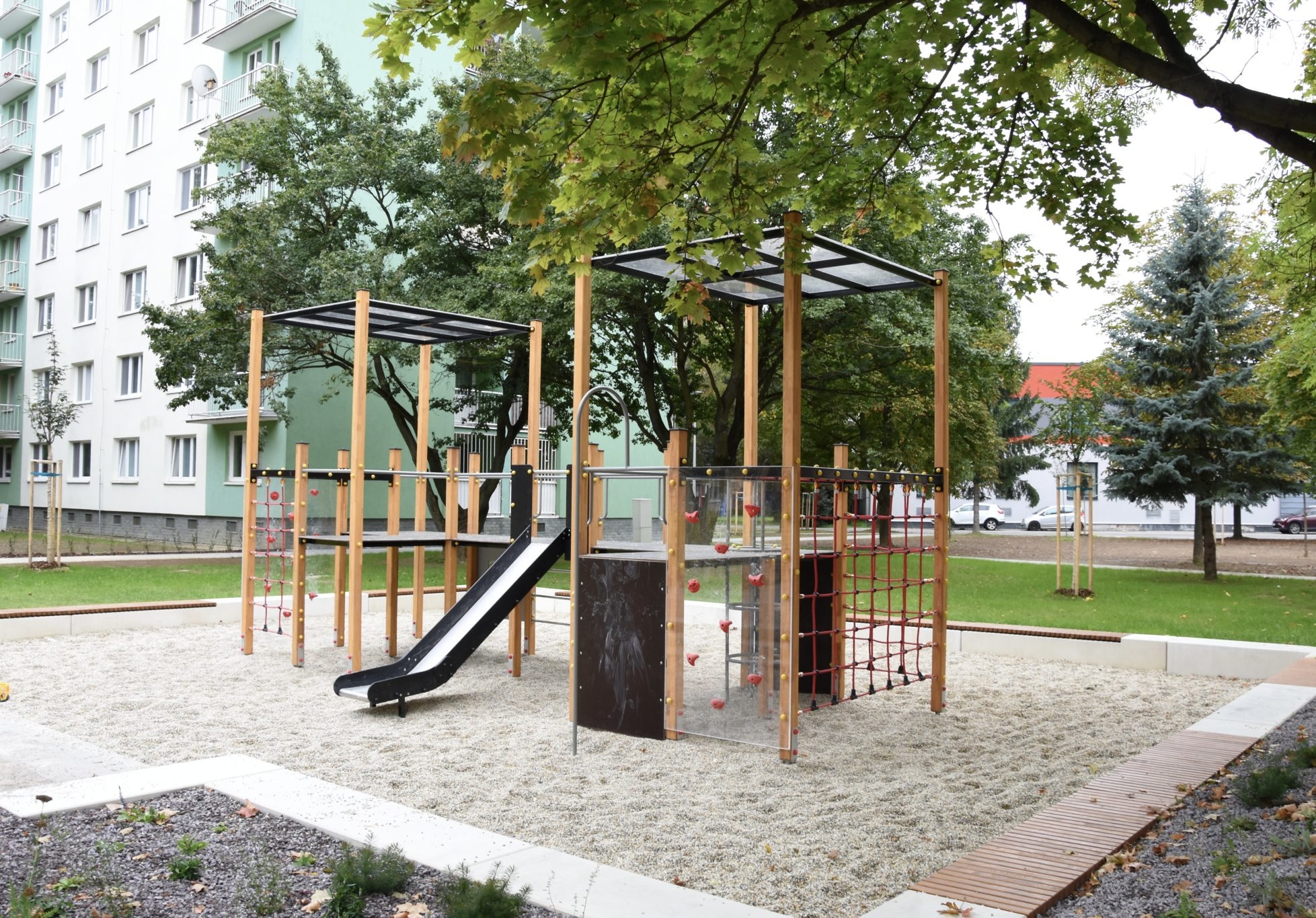 Hrozivý incident v Trenčíne: Muž napadol deti na ihrisku bejzbalovou palicou