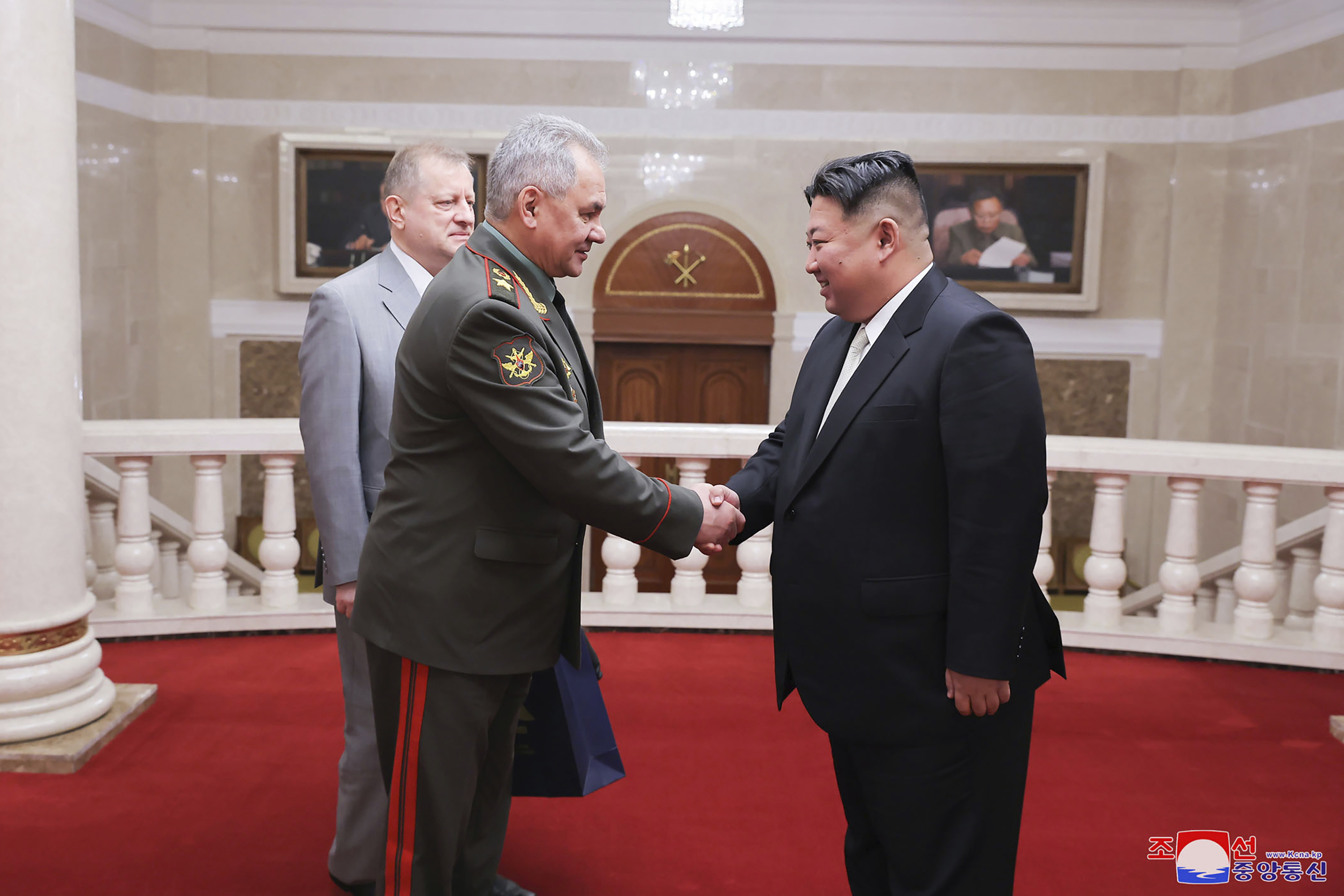 Formalita či ďalší arzenál pre vojnu? Západní a ruskí pozorovatelia hodnotia návštevu Šojgua v KĽDR