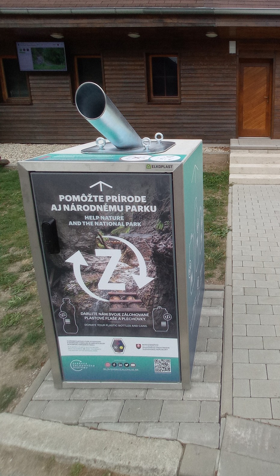 Na Podlesku a Dedinkách pribudli zberné nádoby na vratné obaly