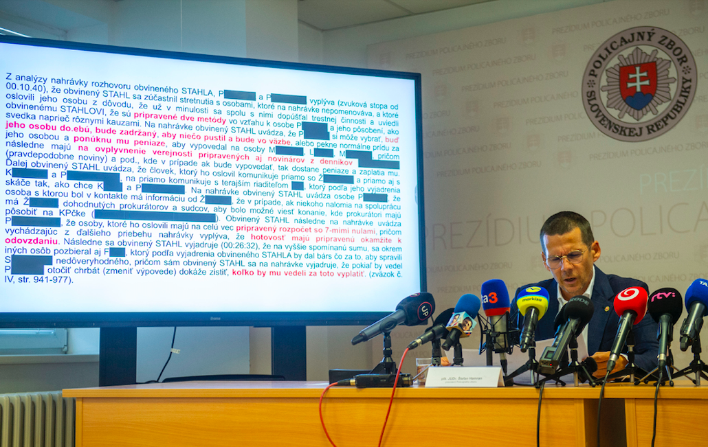 Vojna v polícii pokračuje. V nahrávkach sa spomínajú aj Lipšic alebo Fico