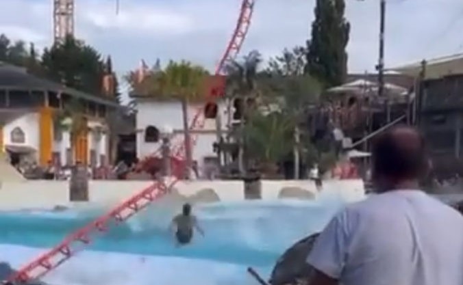 Pri nehode v najväčšom zábavnom parku utrpelo zranenia sedem ľudí