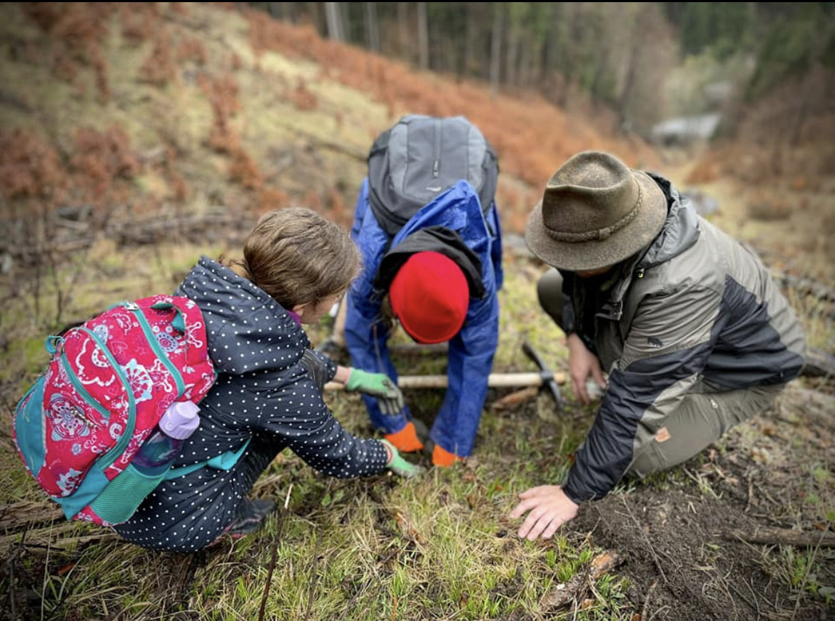 Les je nevyčerpateľným miestom na učenie: Hodiny v ňom si pochvaľujú aj deti