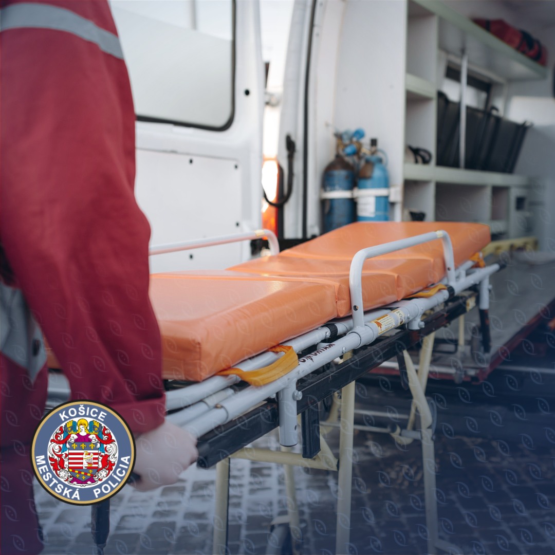 Mestskí policajti opäť zasahovali, tentoraz pomohli zranenej žene