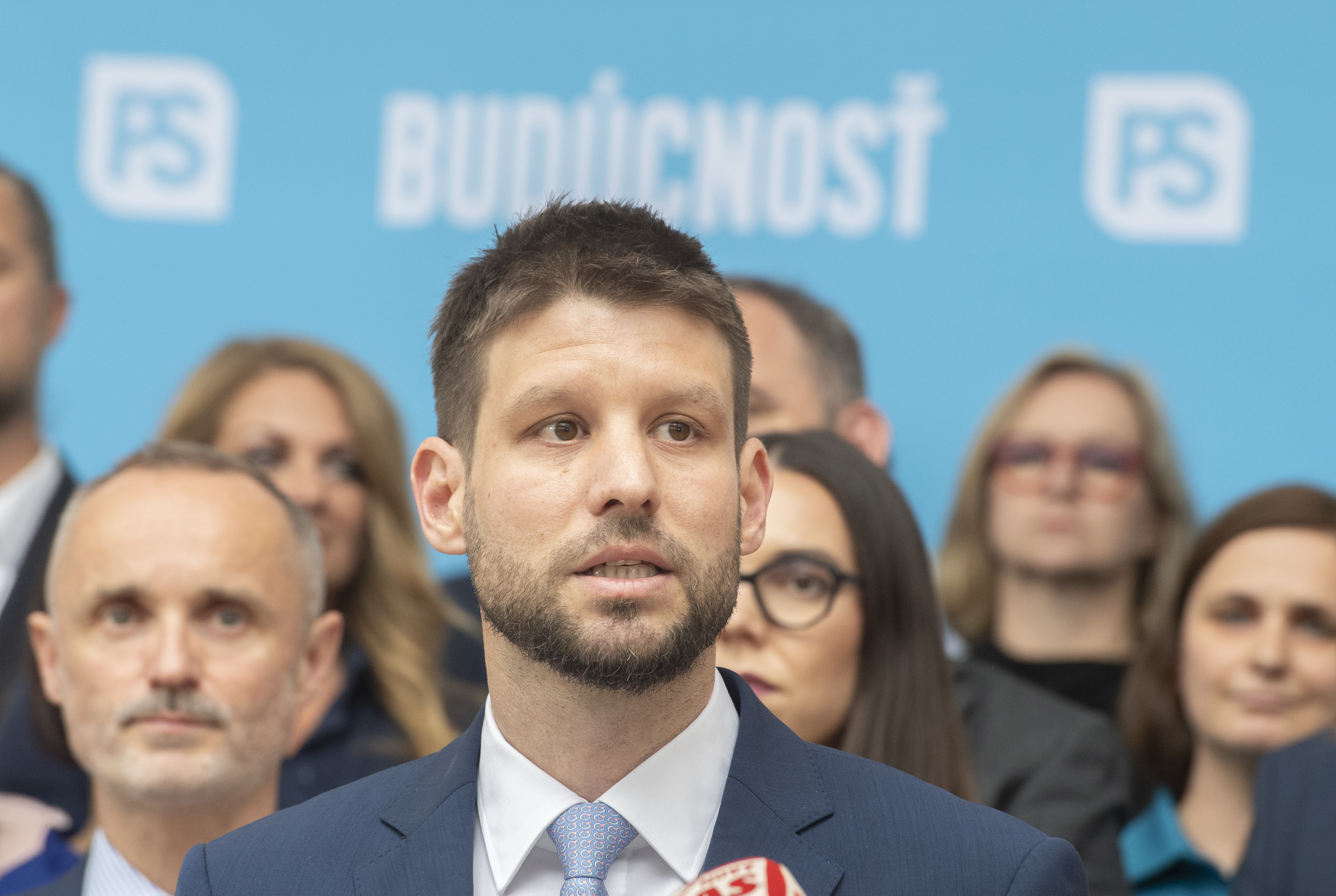 Volebný model MEDIAN SK: Progresívne Slovensko dobehlo Smer, Republika preskočila Hlas