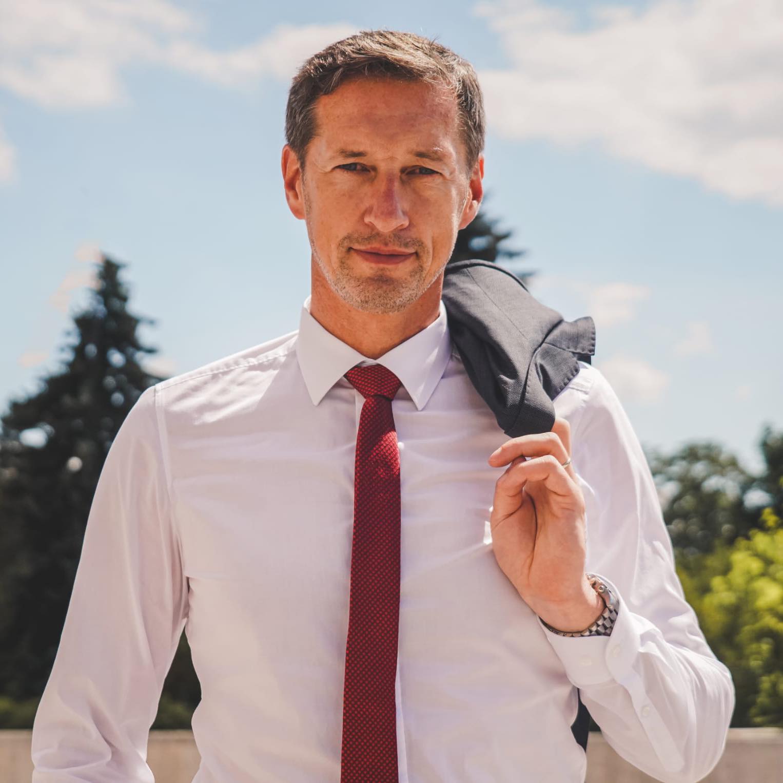 Ospravedlniť by sa mali progresívci Majerskému