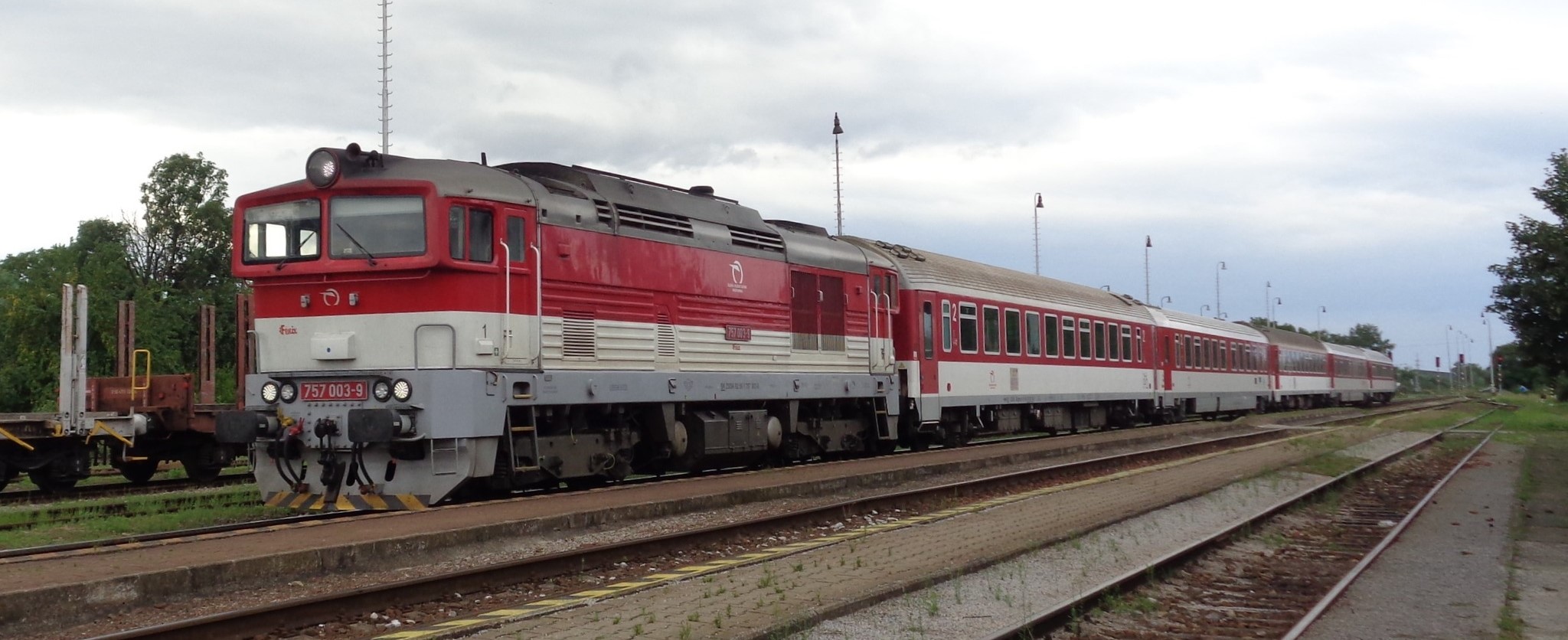 Železničnú dopravu na Zemplíne komplikujú výluky, miesto vlakov jazdia autobusy