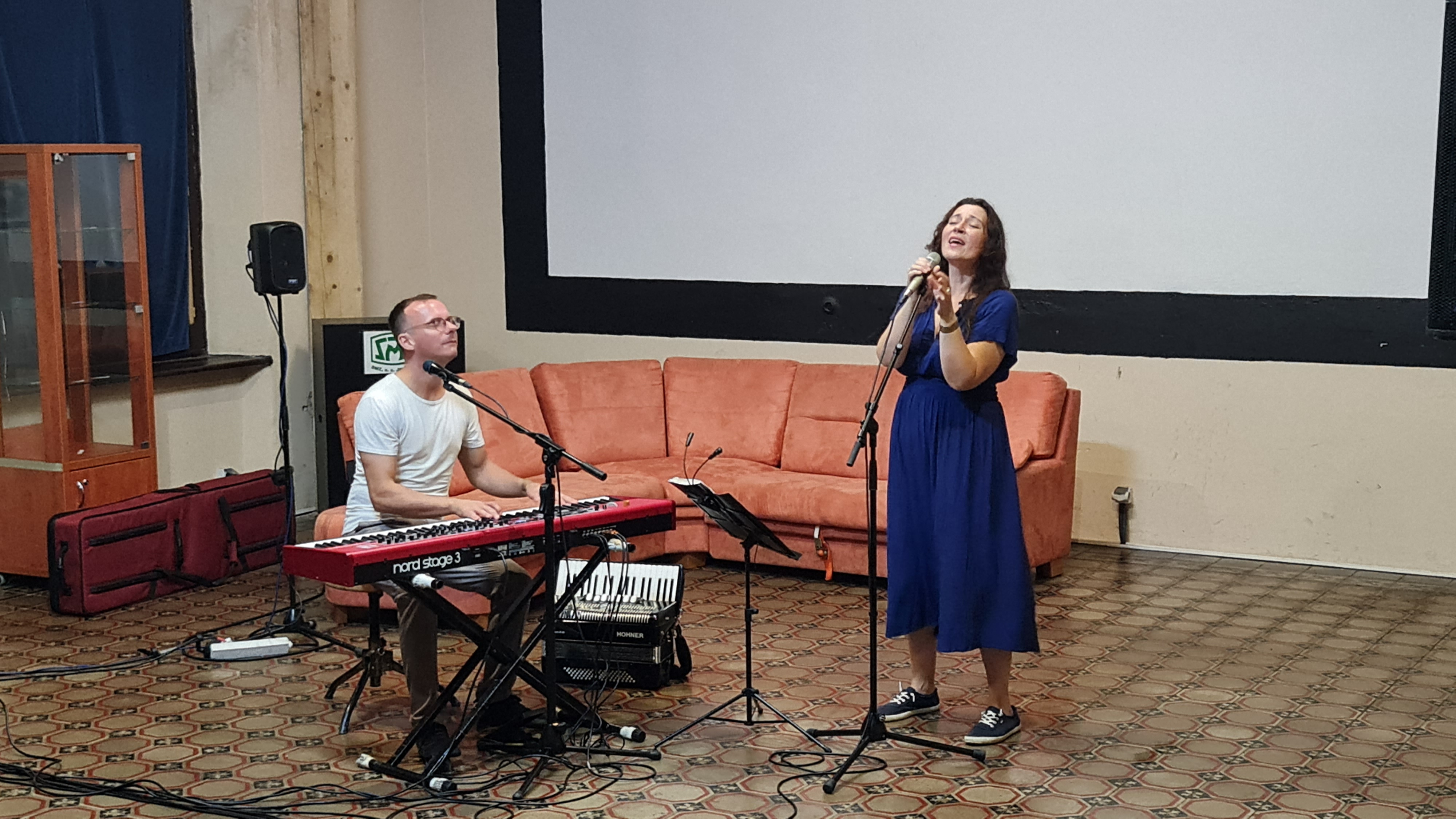 Prvú slovenskú Superstar očarila sála starého kina v gemerskej dedine