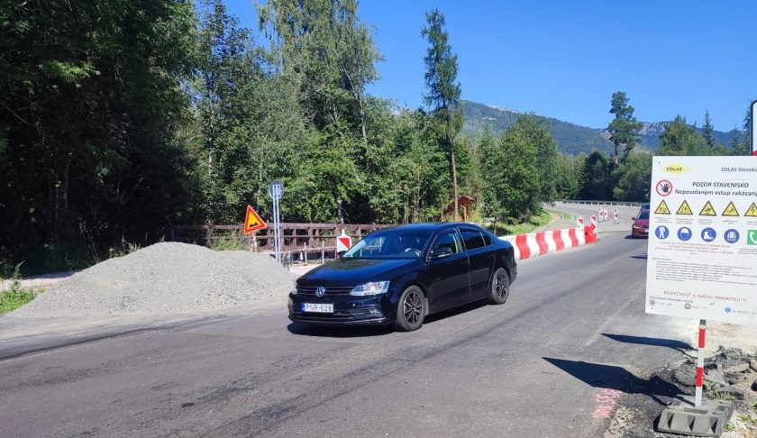 Vodičom odporúčajú neparkovať pri ceste v Tatranskej Polianke