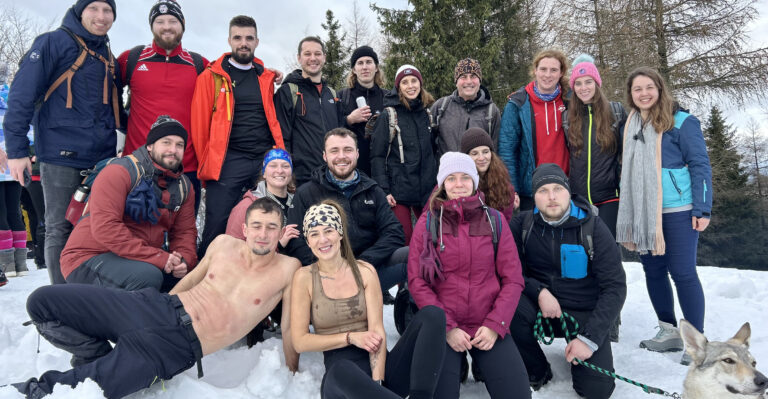 Ideálne počasie vytiahlo množstvo ľudí na Štefanský výstup na Čierny vrch (997 m n. m.).