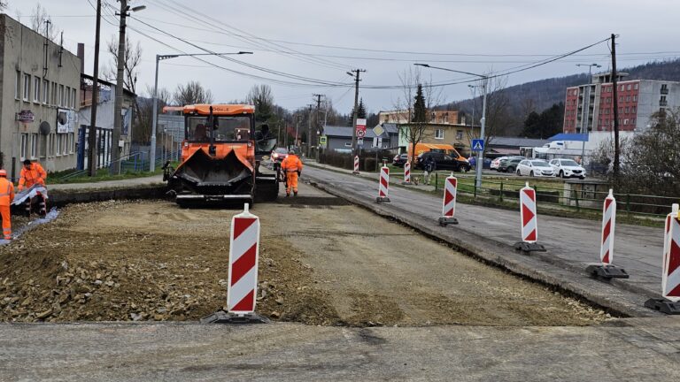 Rekonštrukcia cesty v Hnúšti. Foto: Branislav Caban