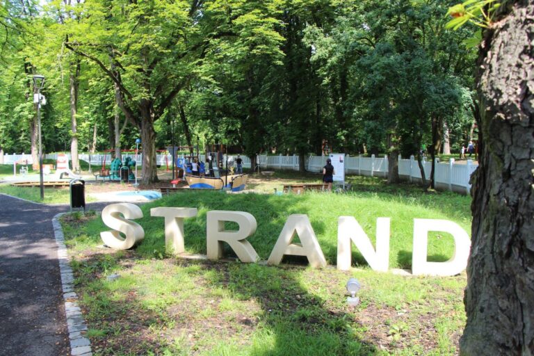 Priestranstvo Strand, odkiaľ zmizla zeleň. Foto: Lucenec.sk