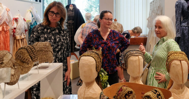 Unikátna výstava ľudových krojov karpatských Nemcov očarila návštevníkov Myjavských folkórnych slávnosti