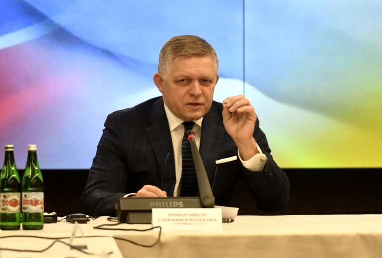 Predseda vlády SR Robert Fico na spoločnom rokovaní slovenskej a ukrajinskej vlády pri ukrajinskom meste Užhorod v pondelok 7. októbra 2024. Foto: Roman Hanc/TASR