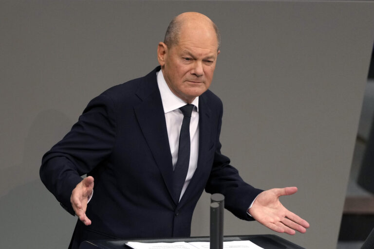 Nemecký kancelár Olaf Scholz počas vládneho vyhlásenia v nemeckom parlamente (Bundestag) v Berlíne 13. novembra 2024. Foto: TASR/AP
