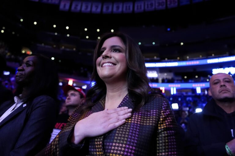 Kongresmanka zo štátu New York Elise Stefaniková na mítingu republikánskeho prezidentského kandidáta Donalda Trumpa v Madison Square Garden v New Yorku v nedeľu 27. októbra 2024. Foto: ČTK / AP / Julia Demaree Nikhinson / Profimedia