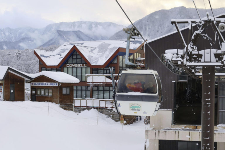 Lavína v japonskom Nagane si vyžiadala dva životy. Zahynul aj americký lyžiar