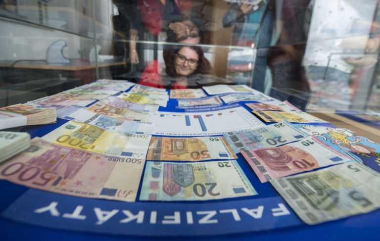 Na Slovensku zadržali vlani 771 falzifikátov eurových bankoviek