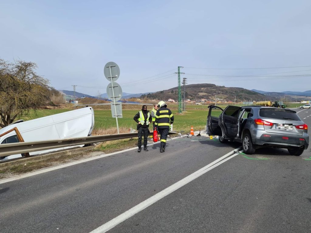 Vodiči, pozor! Pri odbočke na Trenčianske Bohuslavice je neprejazdná cesta. Foto: FB Polícia SR - Trenčiansky kraj