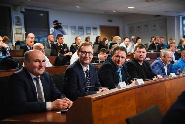 Župa chce bojovať proti korupcii. Poslanci musia nahlasovať prijatie darov
