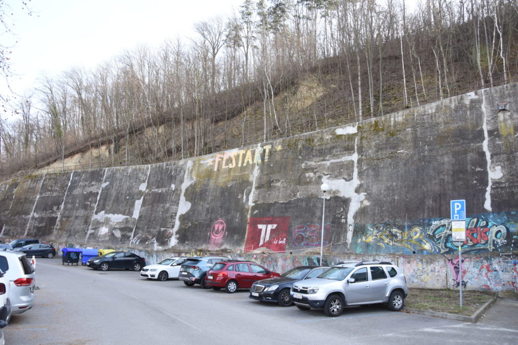 Práce sa konečne pohli. Opravia múr s narušenou statikou. Foto: web mesta Trenčín