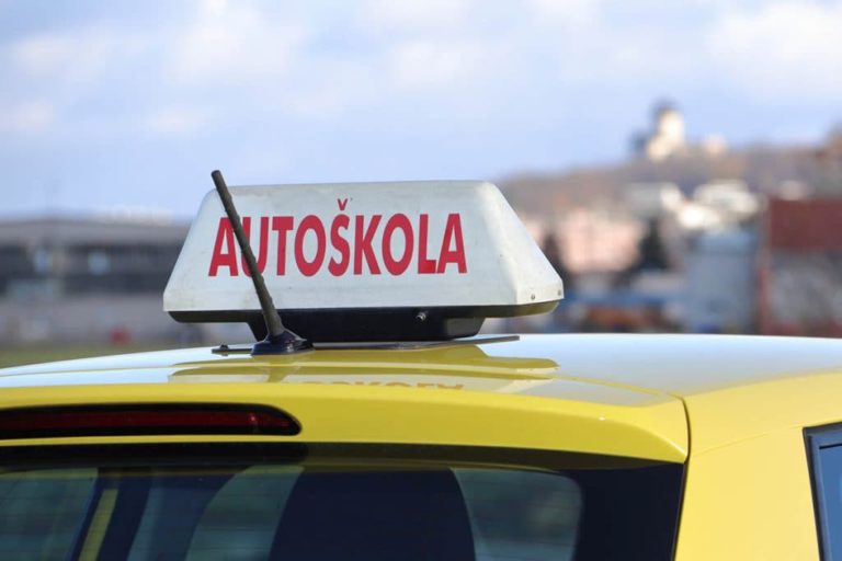 Nové skúšky na vodičský preukaz vyvolali obavy. Ako ich zvládajú v Trenčíne?