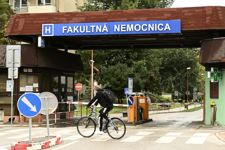 V Trenčíne hospitalizovali osem pacientov s kliešťovou encefalitídou